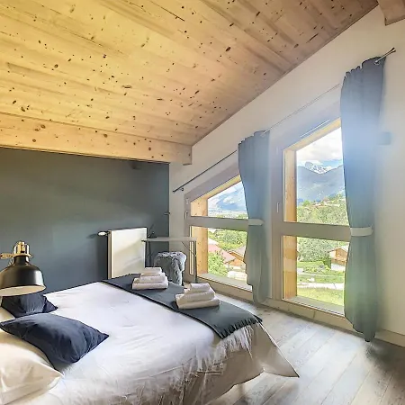 Demi-chalet De Luxe Avec Piscine Et Vue Mont Blanc - Fr-1-560-71