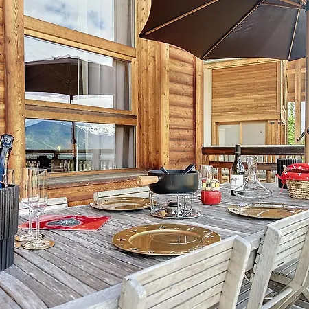 Demi-chalet De Luxe Avec Piscine Et Vue Mont Blanc - Fr-1-560-71 Chalet