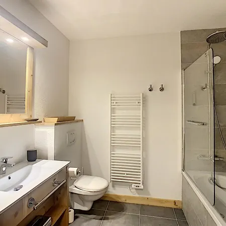 Demi-chalet De Luxe Avec Piscine Et Vue Mont Blanc - Fr-1-560-71 Alpehytte *